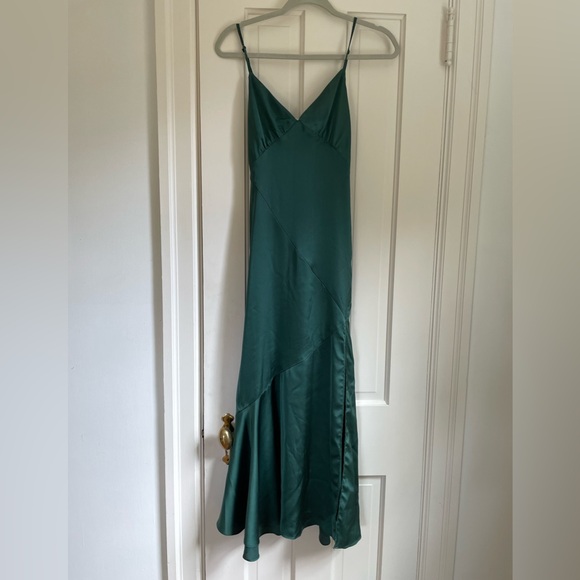 Dress Forum Emerald Green Dress, new with tags, never worn. - Picture 2 of 9